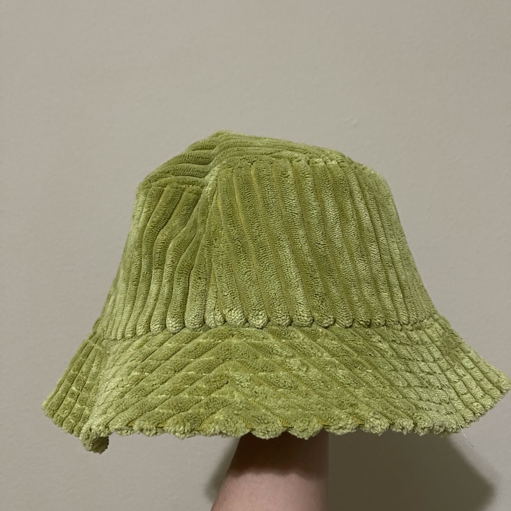 Urban Outfitters bucket hat